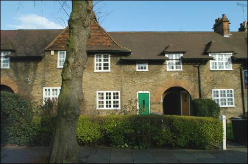 10 Asmuns Place